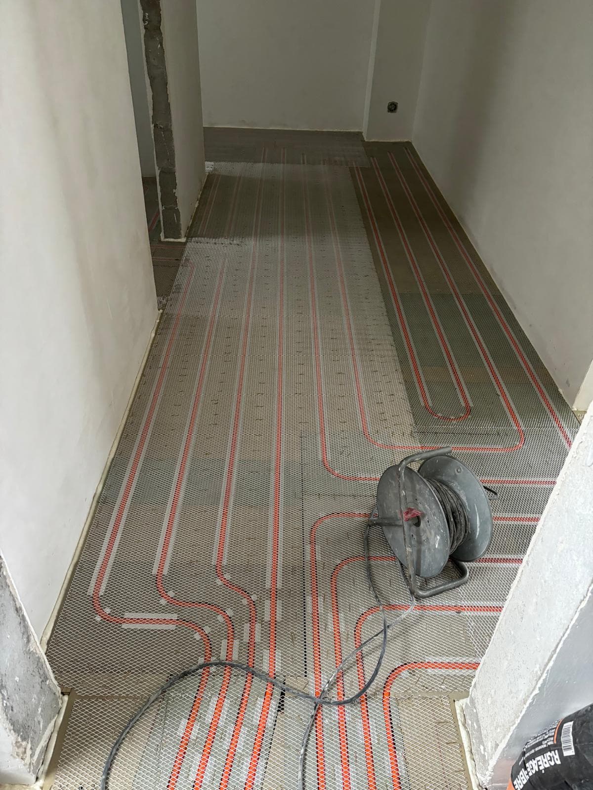 Installation de chauffe eau au sol hydraulique